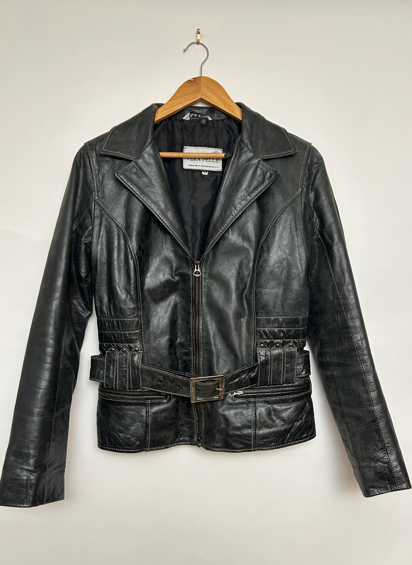 Veste cuir patiné ceinturée
